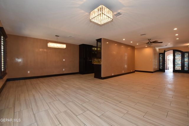 10800 SAIGON Drive, El Paso, TX 79925
