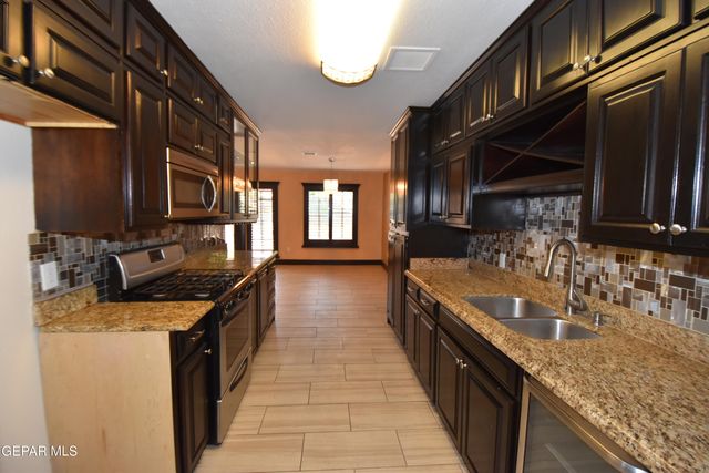 10800 SAIGON Drive, El Paso, TX 79925