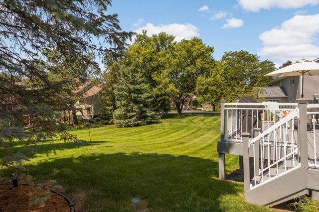 527 Hackmore Drive, Eagan, MN 55123