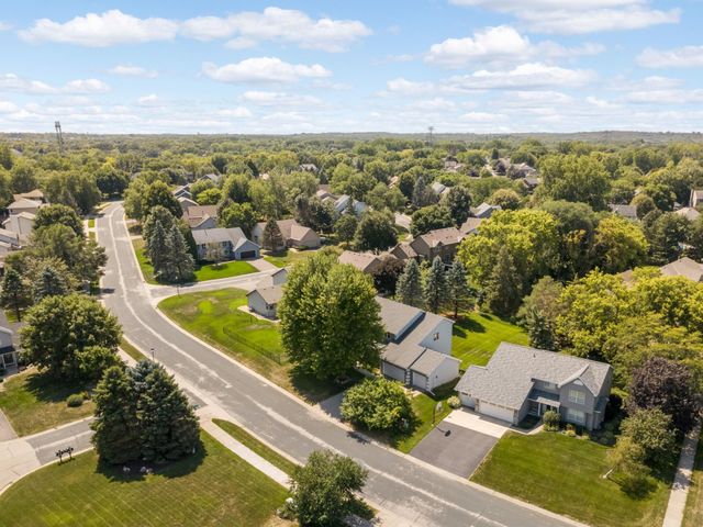 527 Hackmore Drive, Eagan, MN 55123