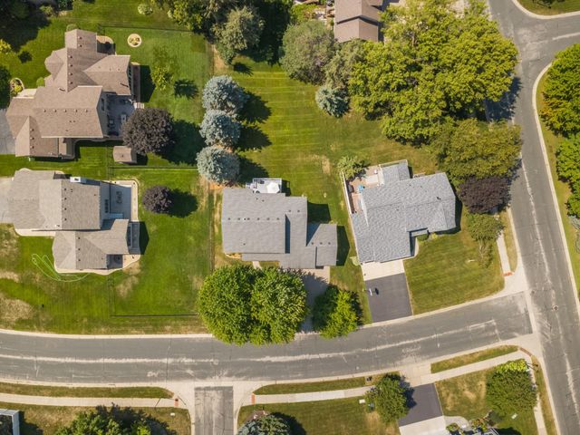 527 Hackmore Drive, Eagan, MN 55123