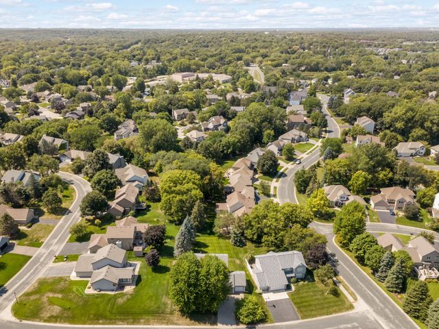 527 Hackmore Drive, Eagan, MN 55123