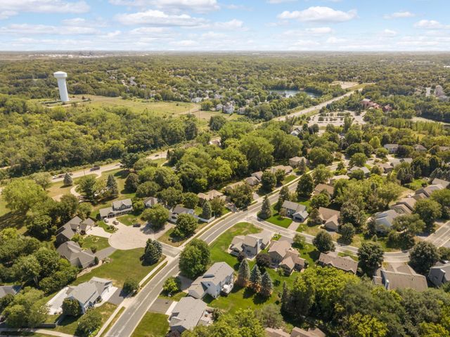 527 Hackmore Drive, Eagan, MN 55123
