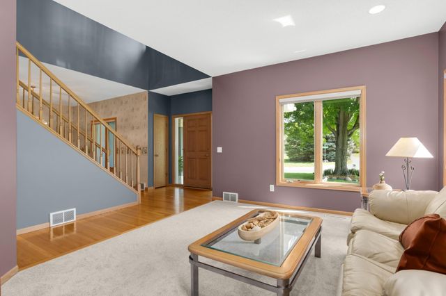 527 Hackmore Drive, Eagan, MN 55123