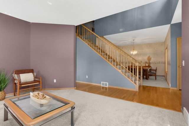 527 Hackmore Drive, Eagan, MN 55123
