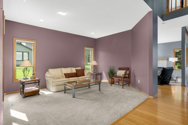527 Hackmore Drive, Eagan, MN 55123