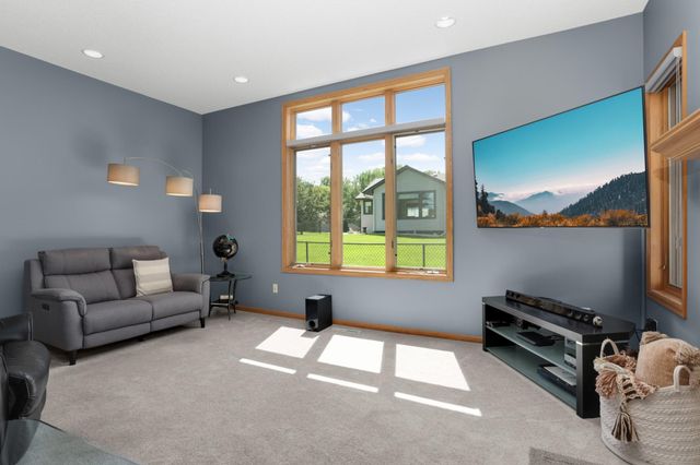 527 Hackmore Drive, Eagan, MN 55123