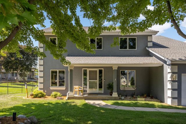 527 Hackmore Drive, Eagan, MN 55123