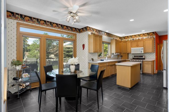 527 Hackmore Drive, Eagan, MN 55123