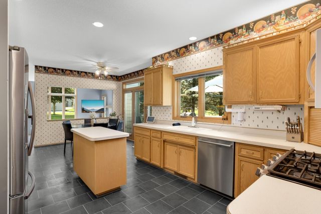 527 Hackmore Drive, Eagan, MN 55123