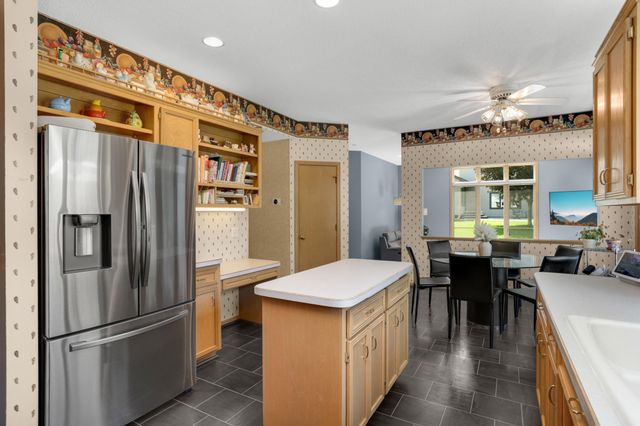 527 Hackmore Drive, Eagan, MN 55123