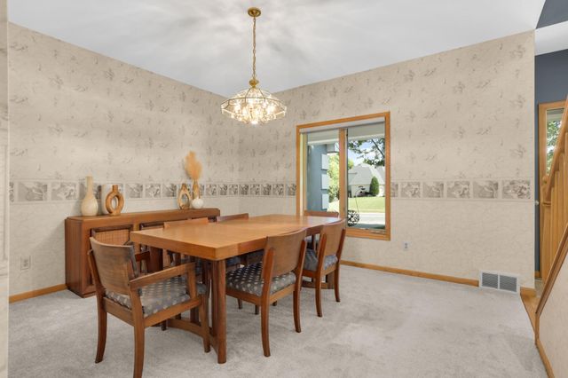 527 Hackmore Drive, Eagan, MN 55123