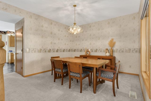 527 Hackmore Drive, Eagan, MN 55123