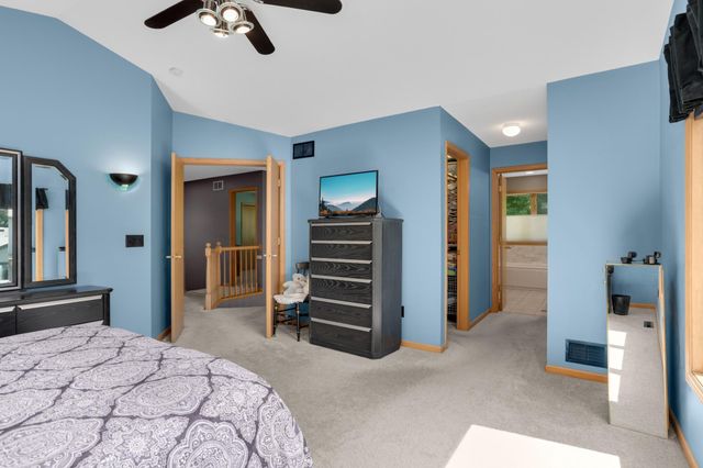 527 Hackmore Drive, Eagan, MN 55123