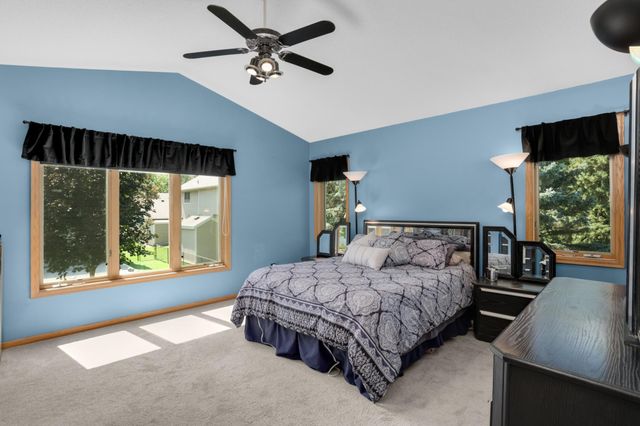 527 Hackmore Drive, Eagan, MN 55123
