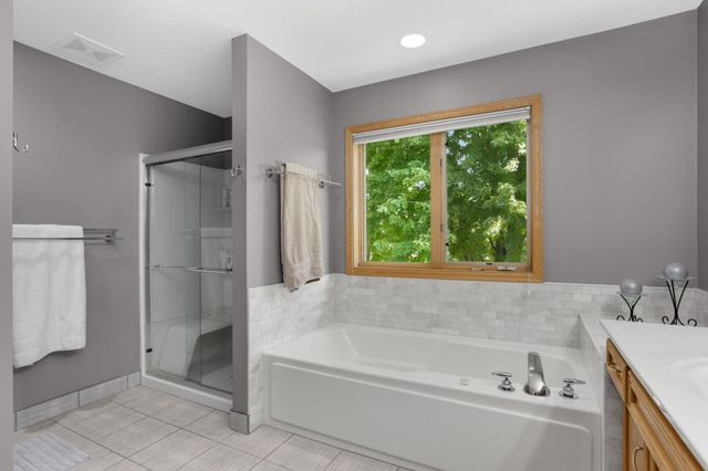 527 Hackmore Drive, Eagan, MN 55123