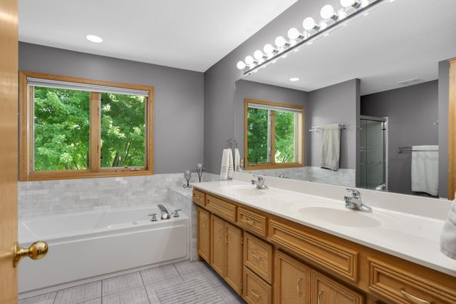 527 Hackmore Drive, Eagan, MN 55123