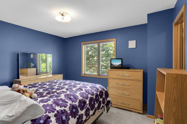 527 Hackmore Drive, Eagan, MN 55123