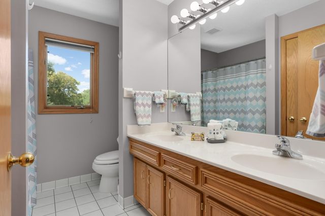 527 Hackmore Drive, Eagan, MN 55123