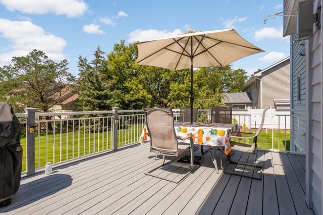 527 Hackmore Drive, Eagan, MN 55123