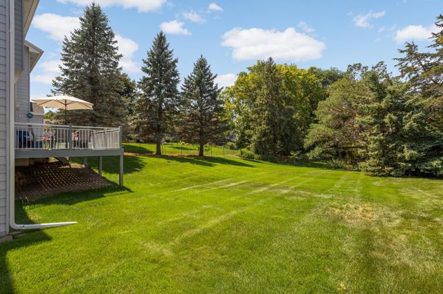 527 Hackmore Drive, Eagan, MN 55123