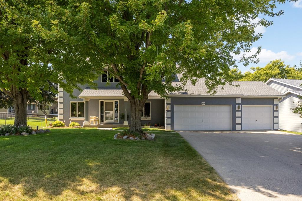527 Hackmore Drive, Eagan, MN 55123