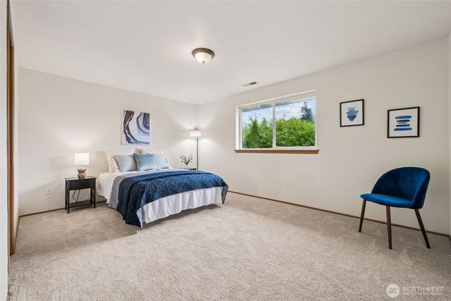 11026 11028 120th Street Ct E, Puyallup, WA 98374