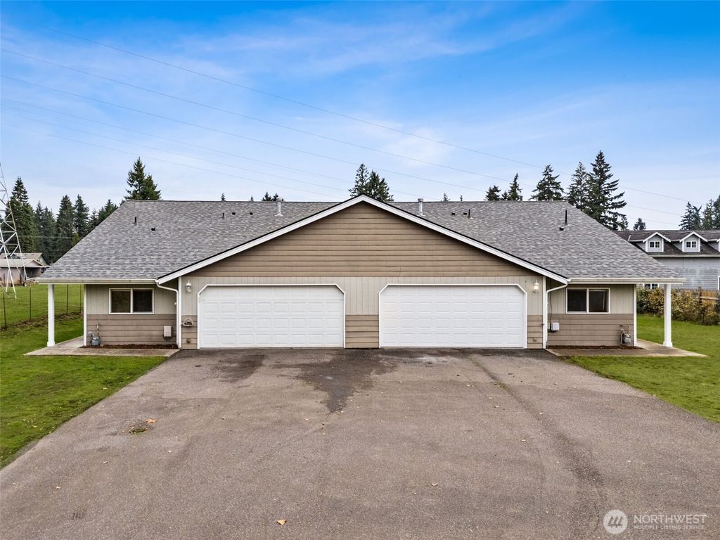 11026 11028 120th Street Ct E, Puyallup, WA 98374