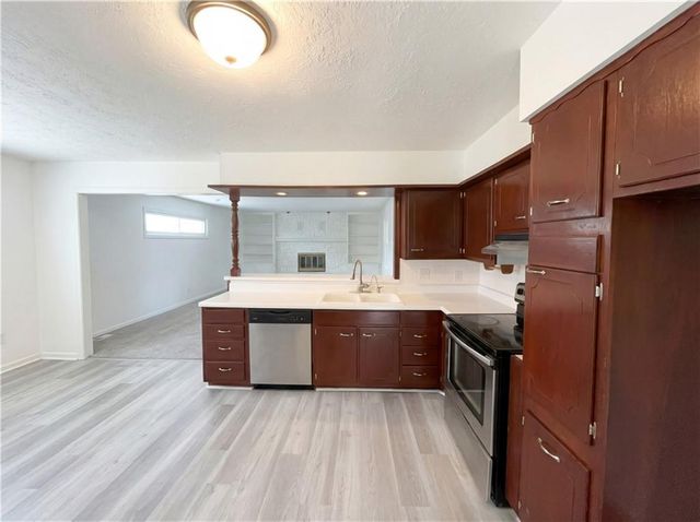 14600 E 33rd Street, Independence, MO 64055