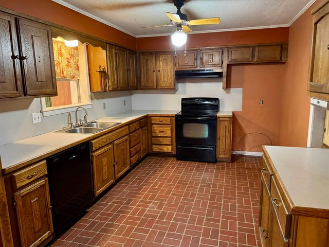 1625 Chatsworth Dr, Morgan City, LA 70380