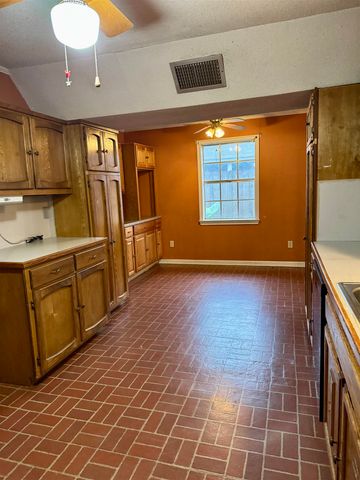 1625 Chatsworth Dr, Morgan City, LA 70380