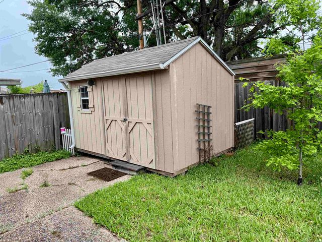 1625 Chatsworth Dr, Morgan City, LA 70380