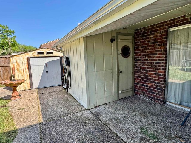 1625 Chatsworth Dr, Morgan City, LA 70380