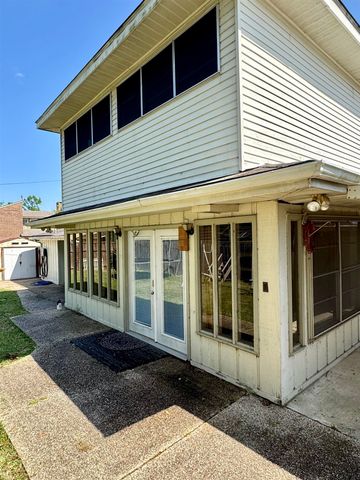 1625 Chatsworth Dr, Morgan City, LA 70380