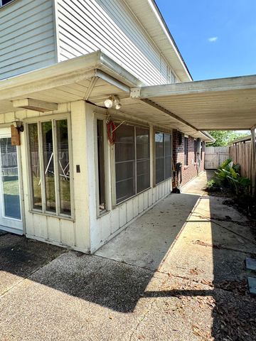 1625 Chatsworth Dr, Morgan City, LA 70380