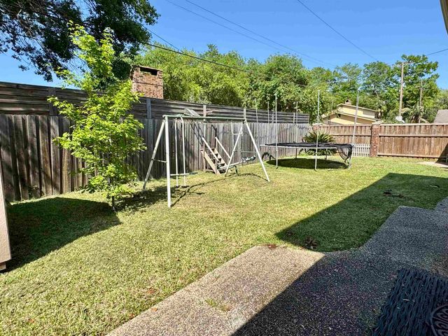 1625 Chatsworth Dr, Morgan City, LA 70380