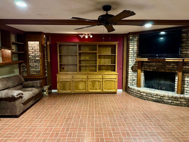 1625 Chatsworth Dr, Morgan City, LA 70380