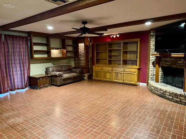 1625 Chatsworth Dr, Morgan City, LA 70380