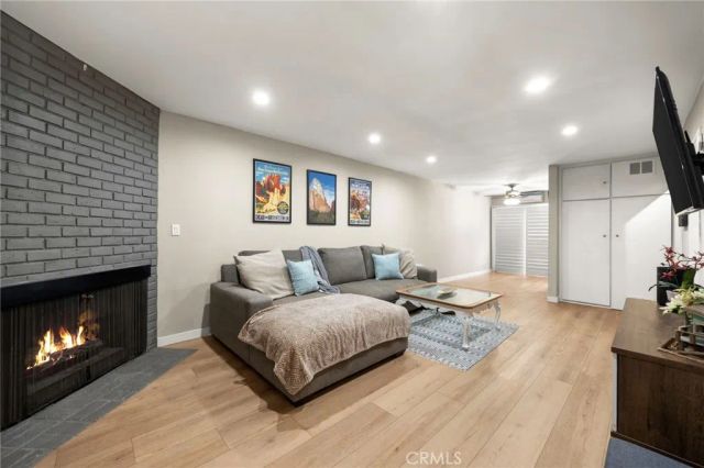 2452 Chelsea Place M, Santa Monica, CA 90404