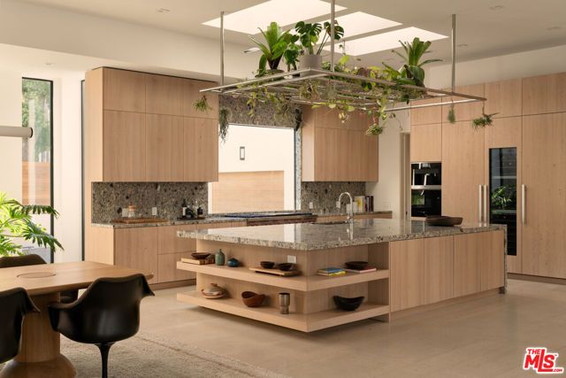 410 Doheny Road, Beverly Hills, CA 90210