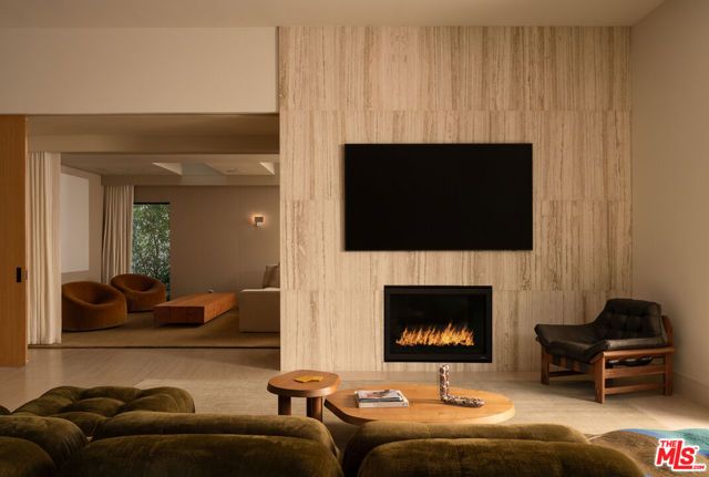 410 Doheny Road, Beverly Hills, CA 90210