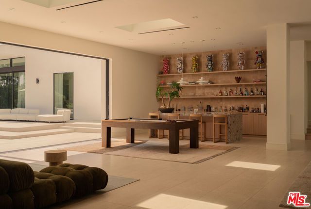 410 Doheny Road, Beverly Hills, CA 90210