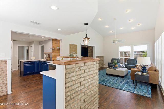 8631 SAN SERVERA Drive E, Jacksonville, FL 32217