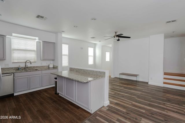 1828 N 77TH Glen, Phoenix, AZ 85035