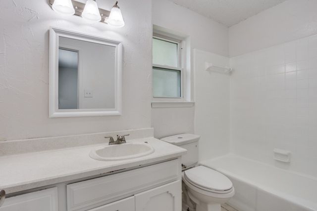 6401 Dorchester Trail, North Richland Hills, TX 76182