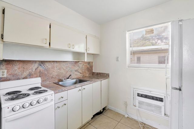 515 NE 150th Street 3, Miami, FL 33161