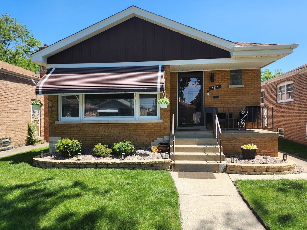13821 S Tracy Avenue, Riverdale, IL 60827