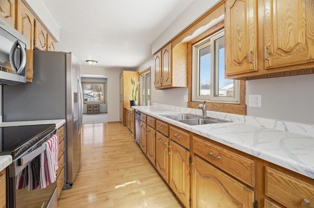 29 HILLOCK COURT, Appleton, WI 54914