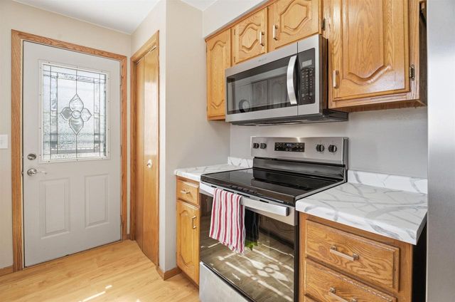 29 HILLOCK COURT, Appleton, WI 54914