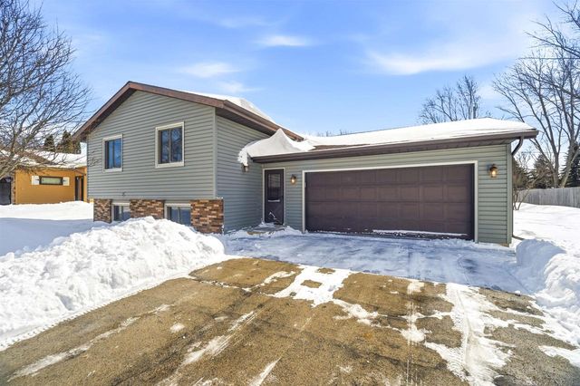 29 HILLOCK COURT, Appleton, WI 54914